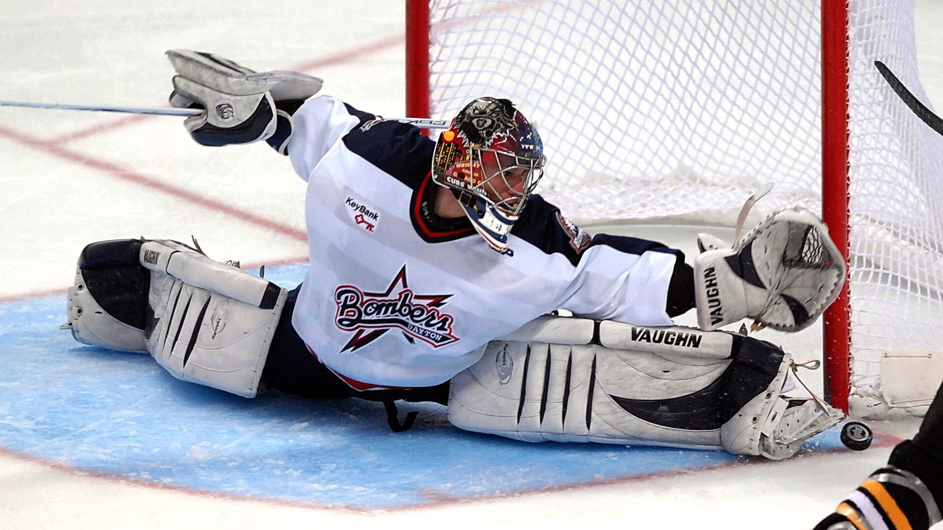 乐鱼电竞在线平台登录入口-国际击剑邀请赛，绚丽剑光炫动全场，国际击剑协会官网